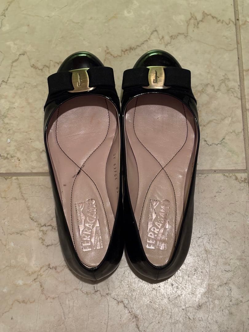 Ferragamo ブラック フラットシューズ 6 1/2