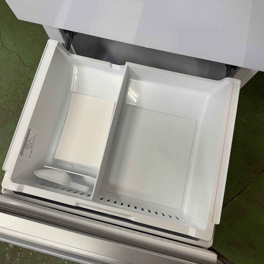 329 ヤマダ　2025年製　大型冷蔵庫　家庭用　300L強　右開き　自動製氷