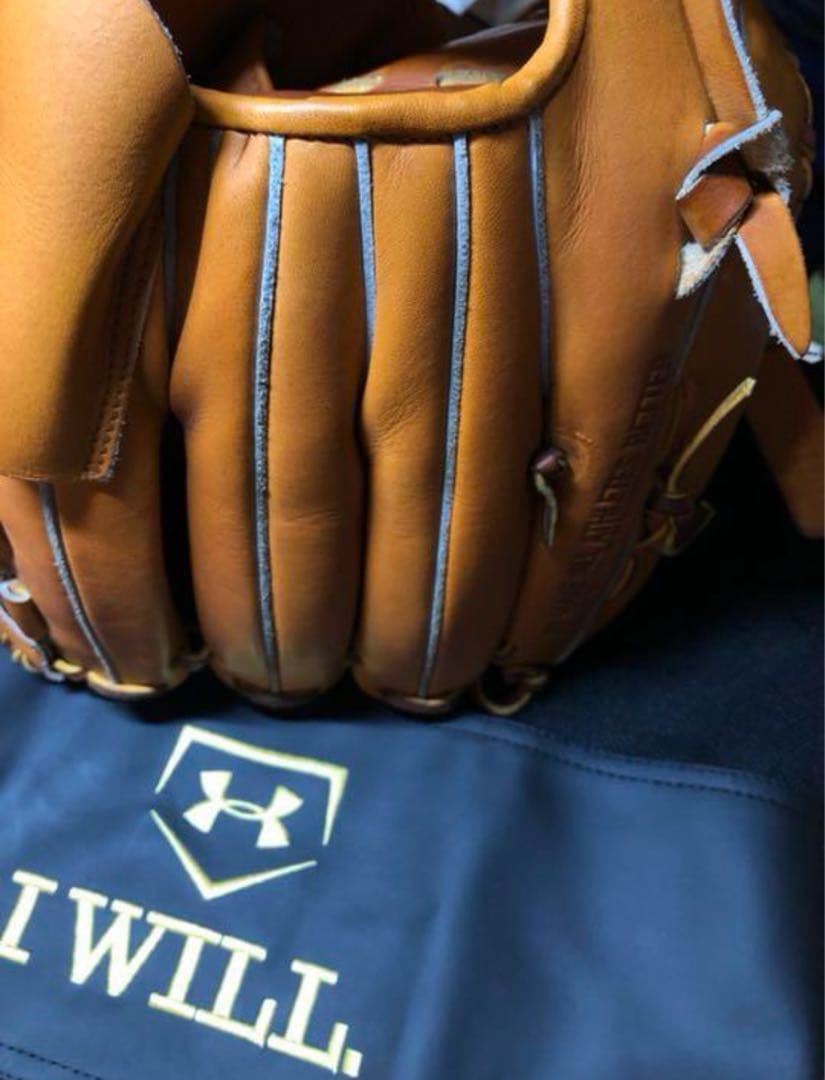 アンダーアーマー　硬式　グローブ　投手用　収納袋付き！