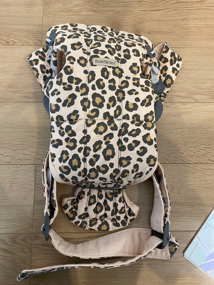美品✨BABYBJÖRN ベビーキャリアミニ ヒョウ柄　1歳まで　最大11kg