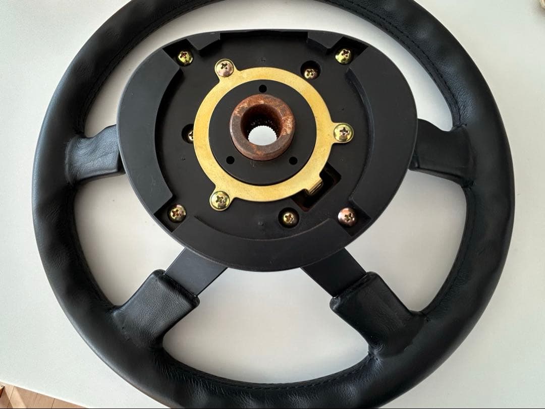 スバル　レガシィ　momoステアリング　当時物　流用に