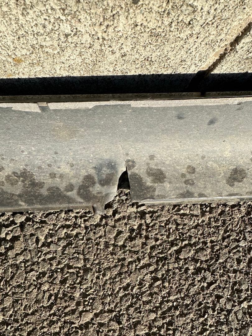 ラパンSSHE21S フロントリップスポイラーとサイドステップ左右ヒビ複数あり黒