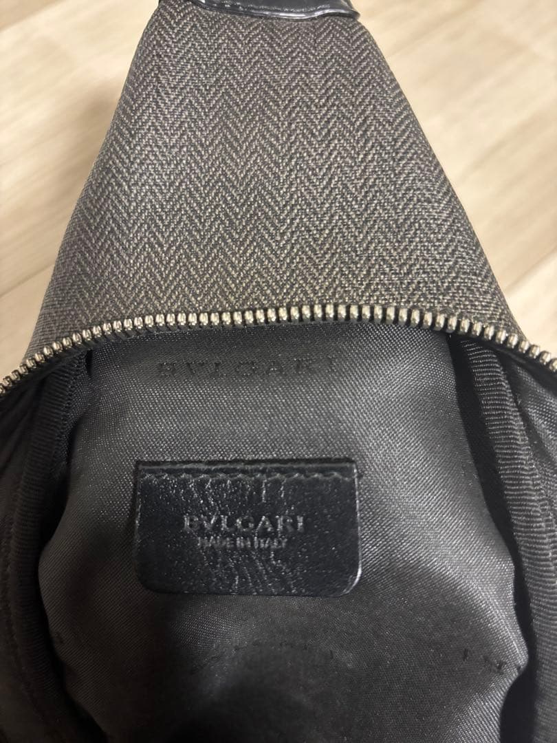 ブルガリウィークエンドボディバック