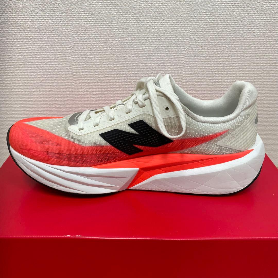 美品　ニューバランス　FuelCell Rebel V5 26センチ