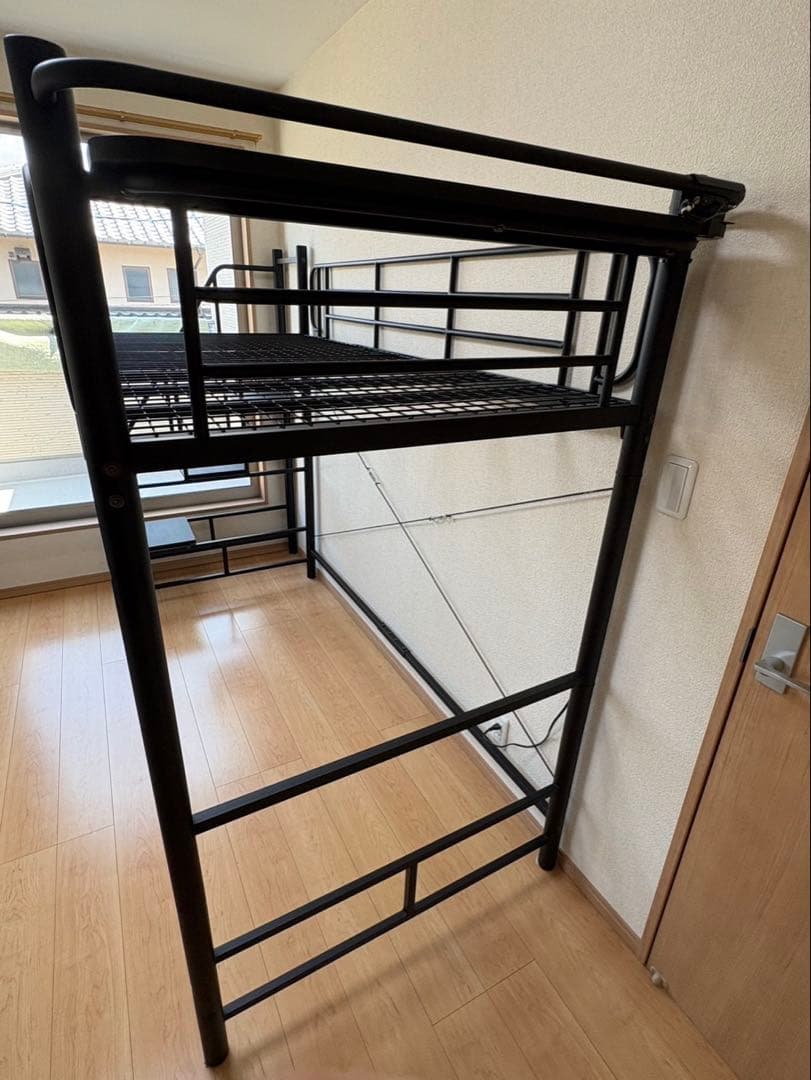 【おさる】黒のスチール製ロフトベッド／デスク下収納・はしご階段付き