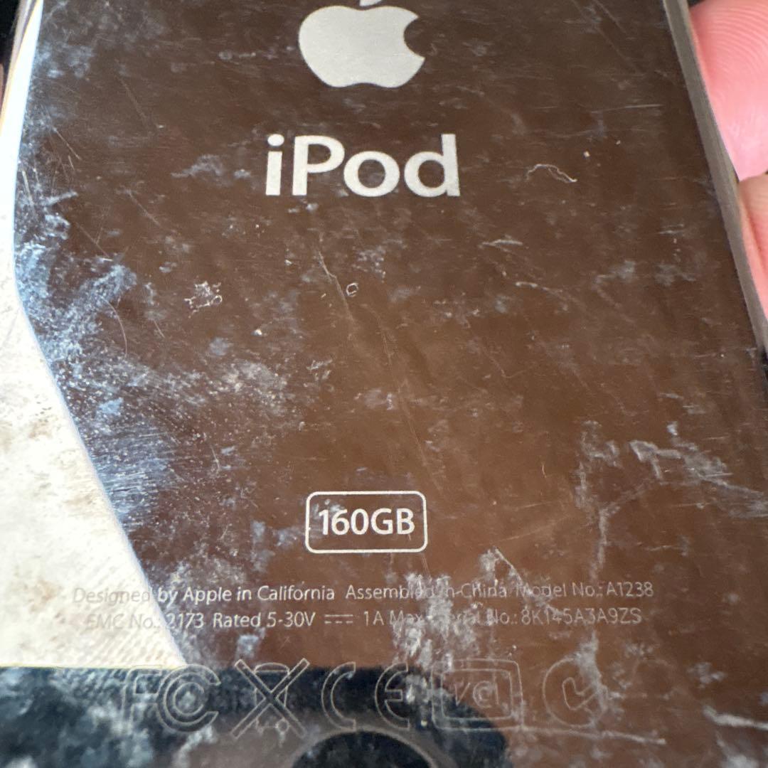Apple iPod Classic 160GBシルバー USBケーブル付き