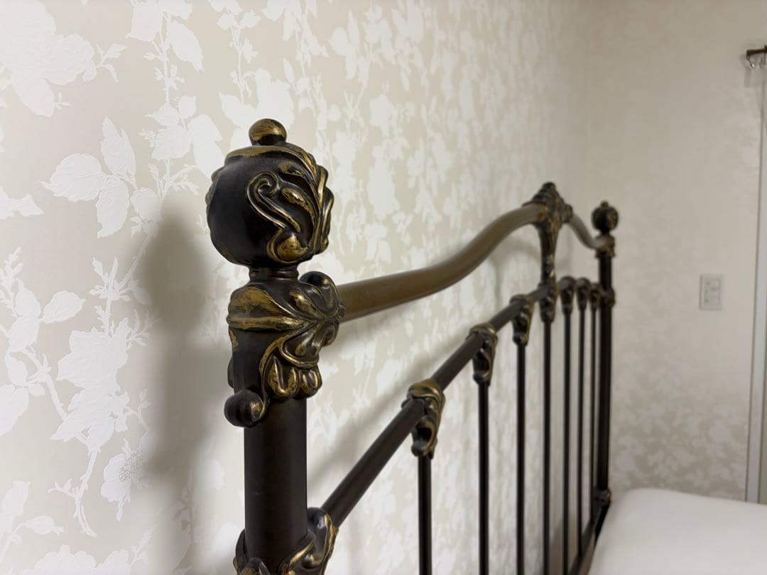 アイアン製ダブルワイドベッドフレーム ブラックゴールド