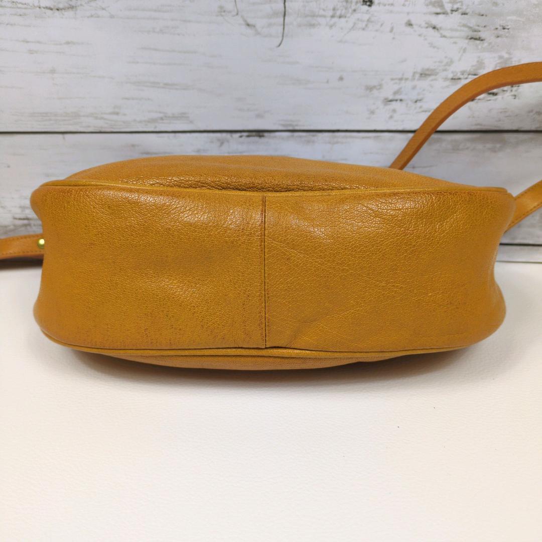 イルビゾンテ ショルダーバッグ キャメル ハーフムーン 三日月 シボ