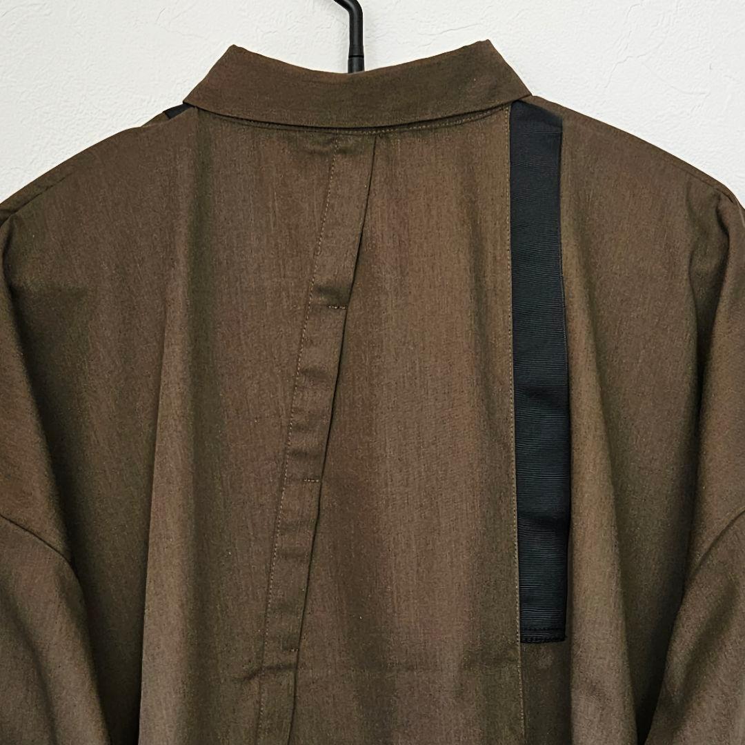 【未使用】ブランバスク　アシンメトリ－　パールボタン　シャツ