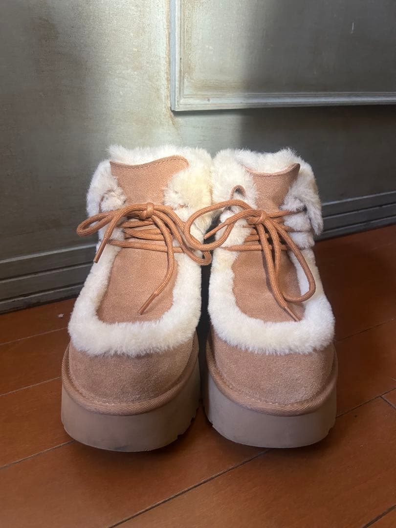 UGG エスミーレースアップ　ムートンブーツ　アグ