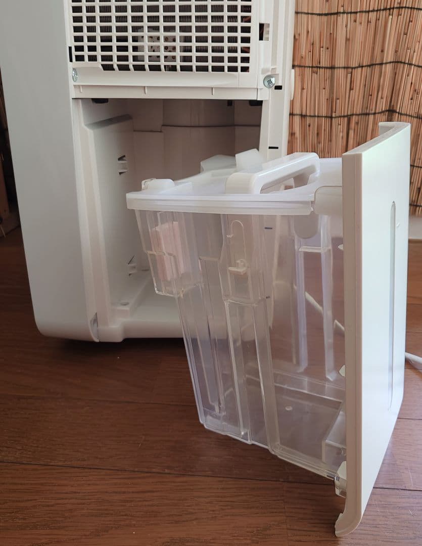 シャープ☆冷風・衣類乾燥除湿機☆コンパクトクール☆プラズマクラスター☆2022製