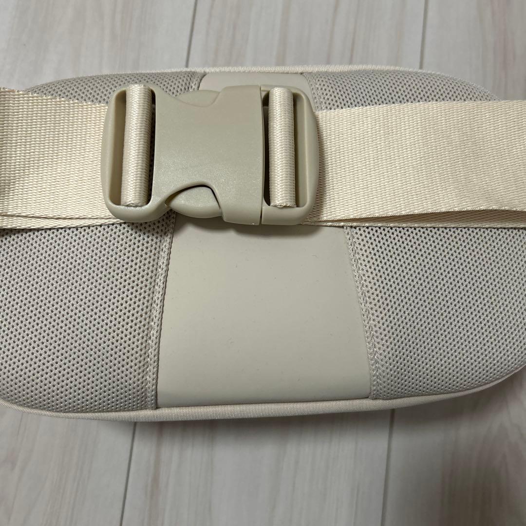 POMULU ヒップシート ベージュ