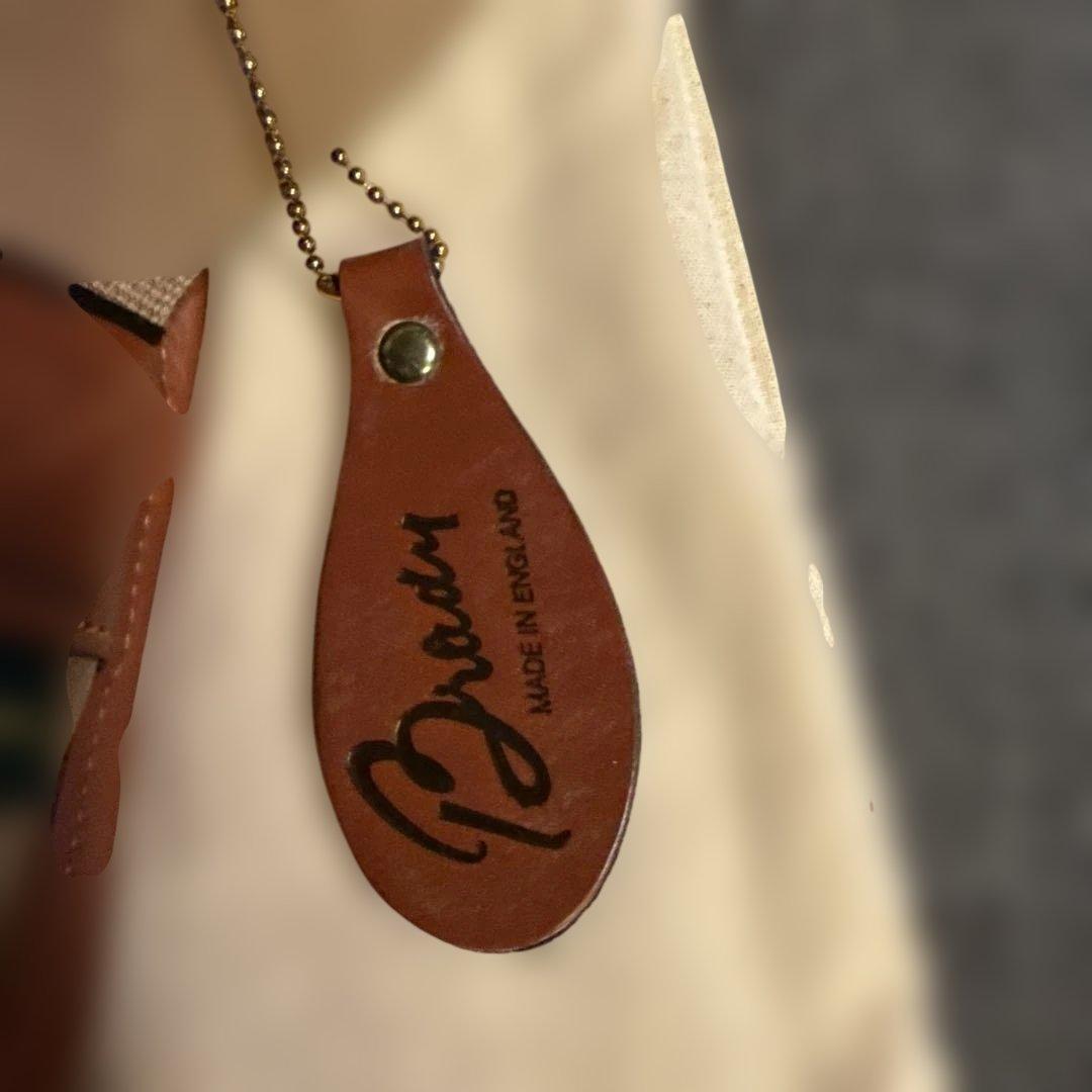 新品　未使用　ブレディ　ストアー　カーキ