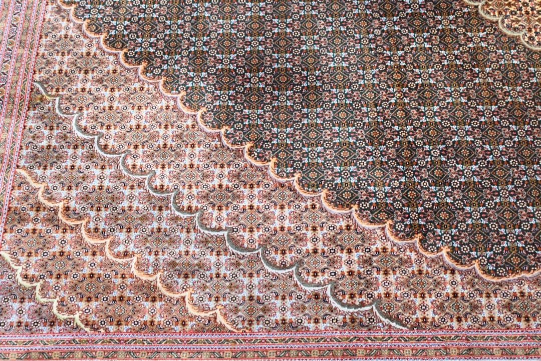 【美品】 ペルシャ絨毯 手織り Tabriz タブリーズ メダリオン柄