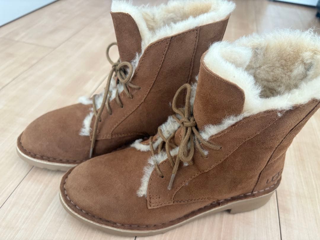 UGG ブラウン レースアップ ショートブーツ