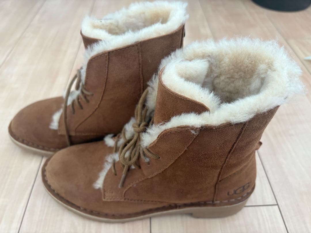 UGG ブラウン レースアップ ショートブーツ