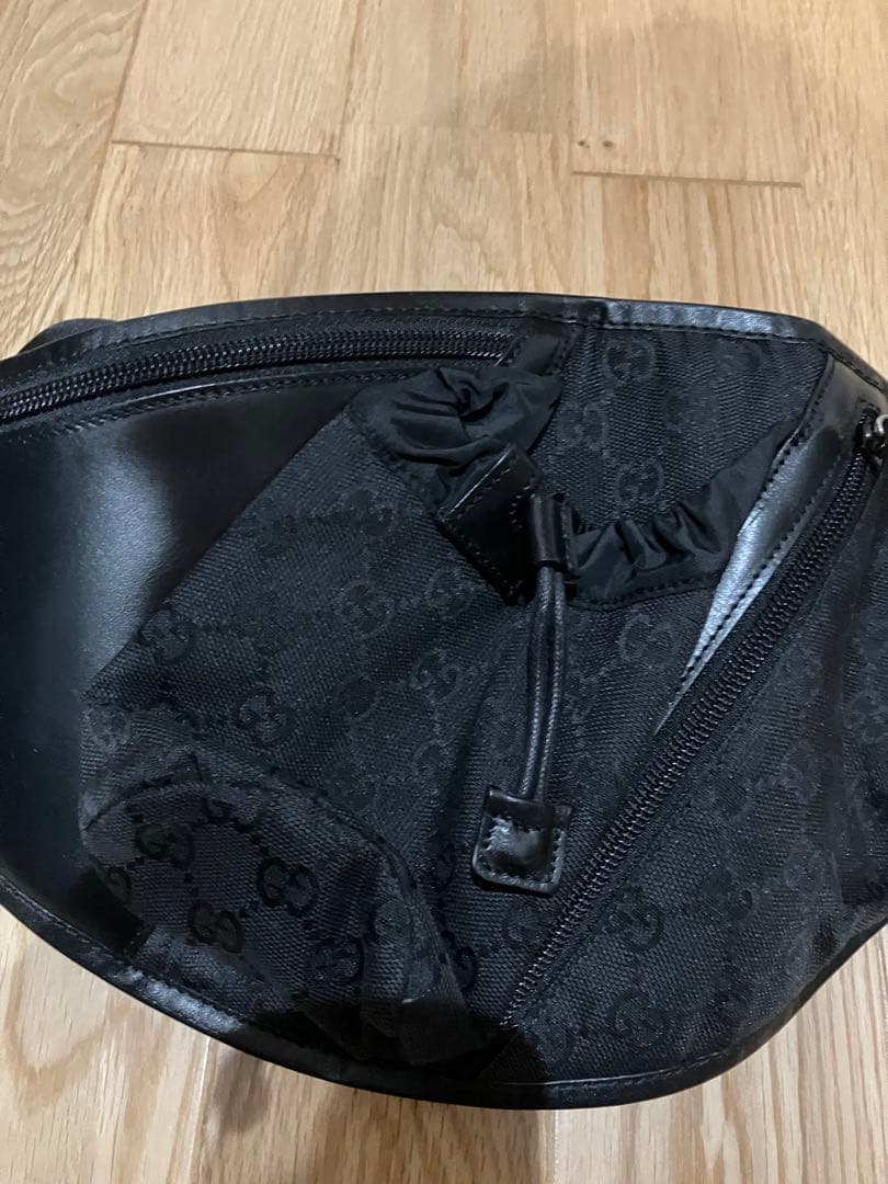 【最終値下】GUCCI レザーボディバック　新品未使用
