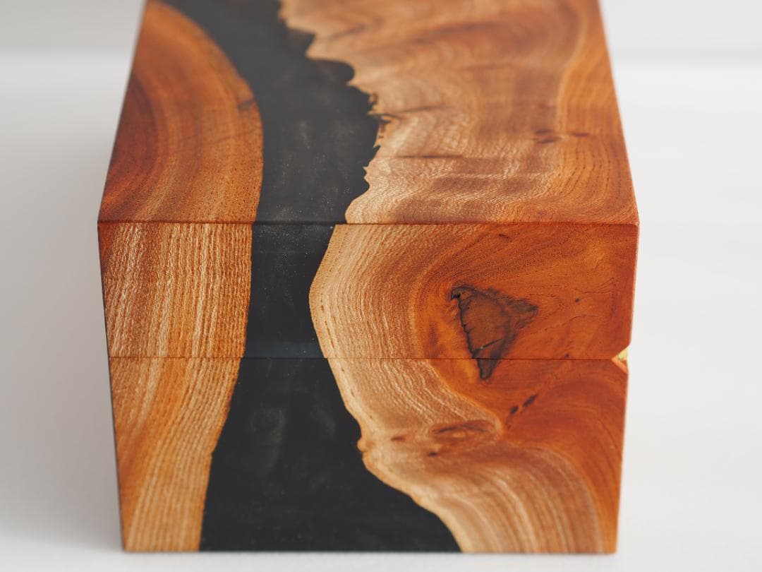極上杢の欅とレジンの高級木箱