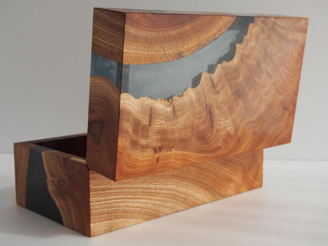 極上杢の欅とレジンの高級木箱