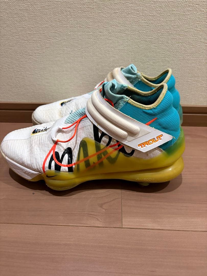 Nike スパイクシューズ ホワイト　TROUT 9