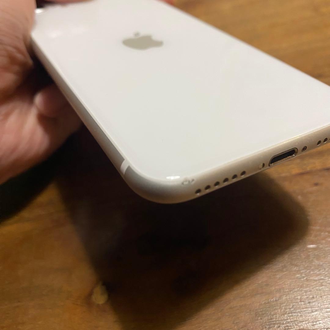iPhone SE第二世代 64GB ホワイトSIMフリー ネットワーク制限なし