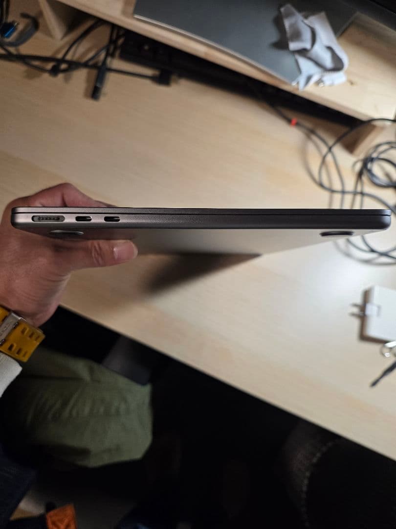 M2チップ搭載13インチMacBook Air - スペースグレイ