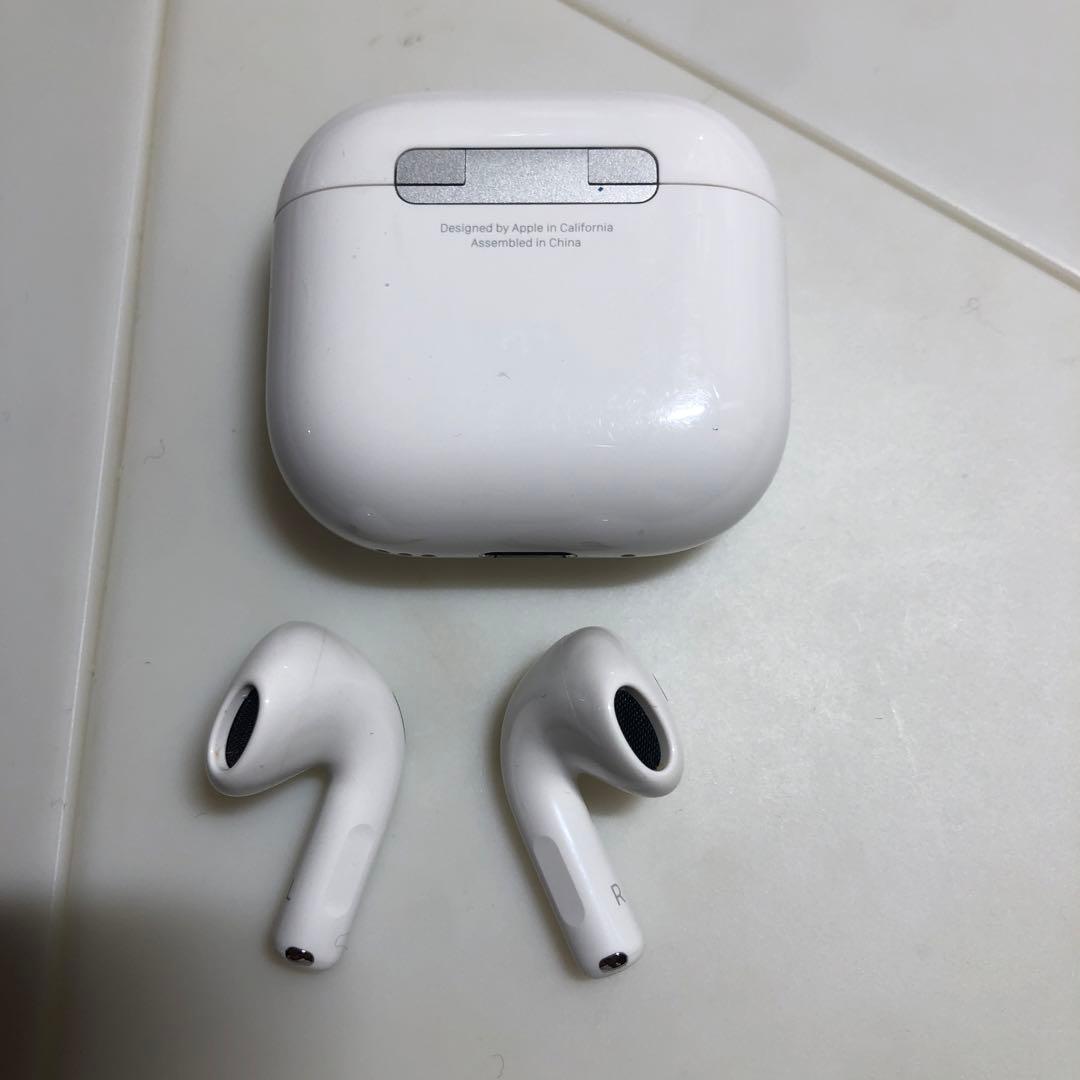 Apple AirPods 第4世代　ANC ノイズキャンセリング付き