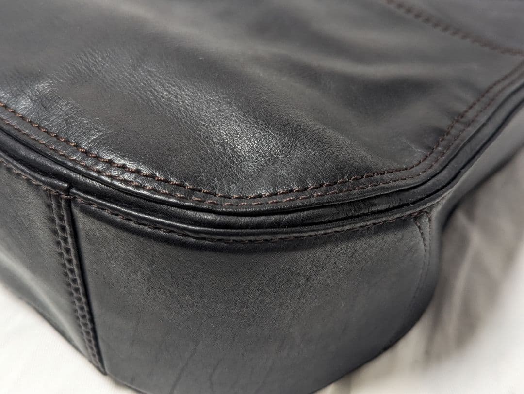 im product　ISSEY MIYAKE ショルダーバック　レザーB739