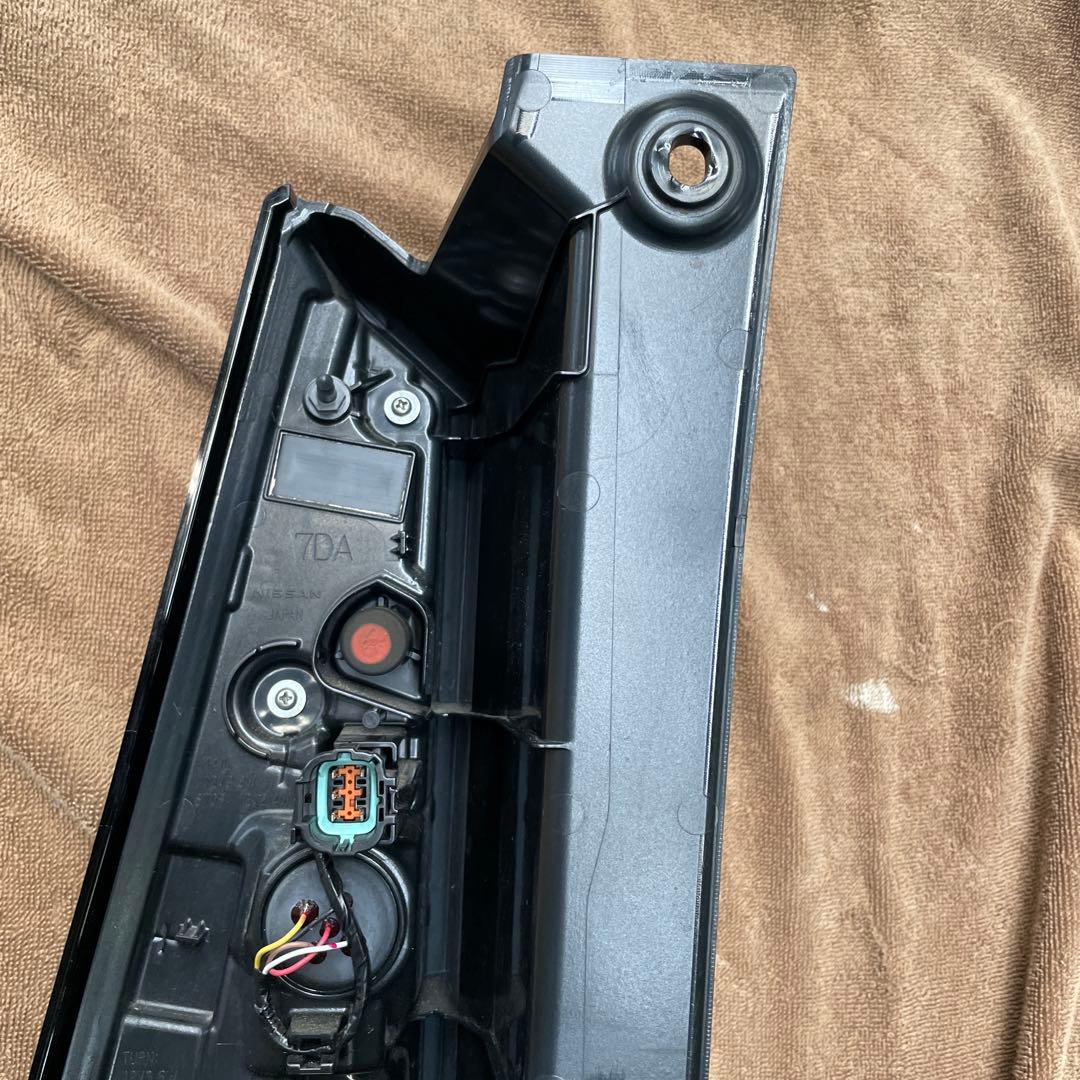 c28 セレナ右テールランプ　美品