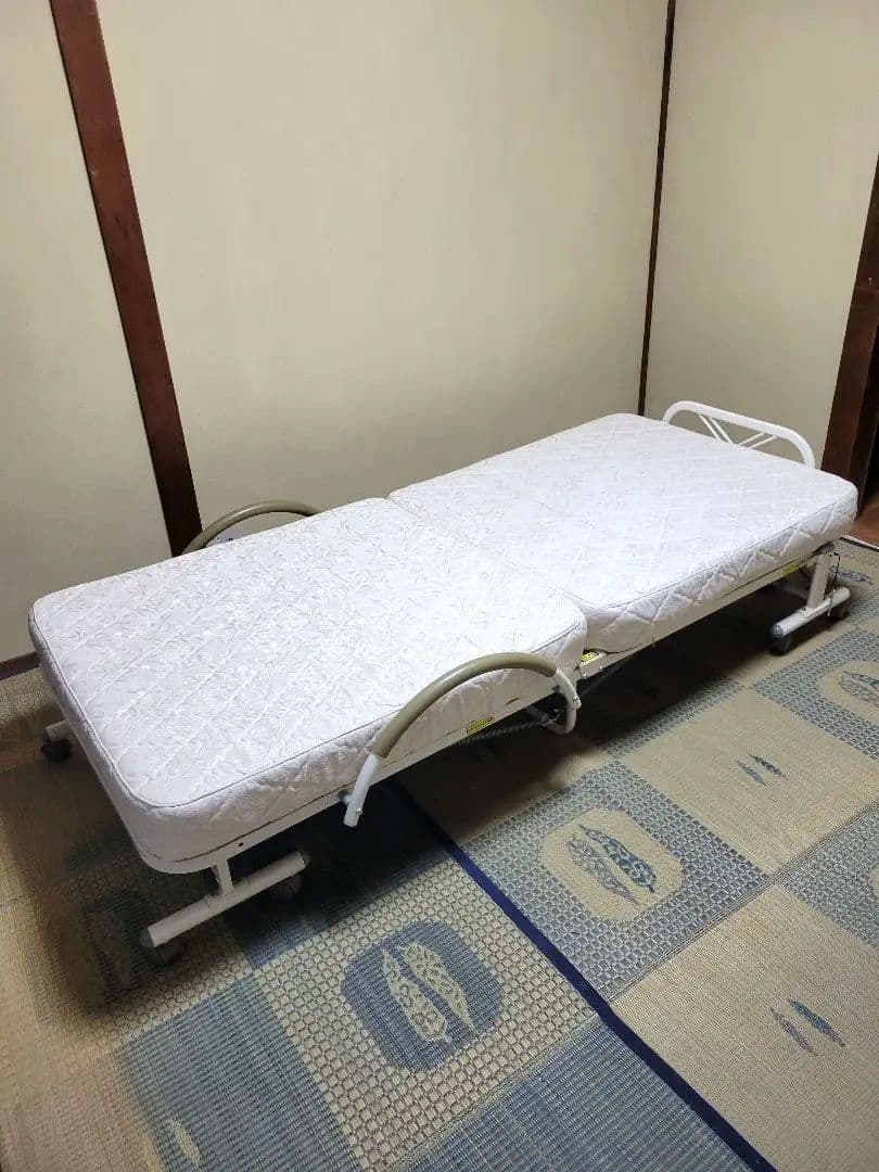 折りたたみ電動ベッド / シングルサイズ / ホワイト