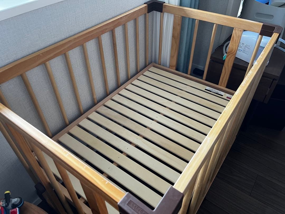 Farska木製ベビーベッド 移動可能キャスター付き