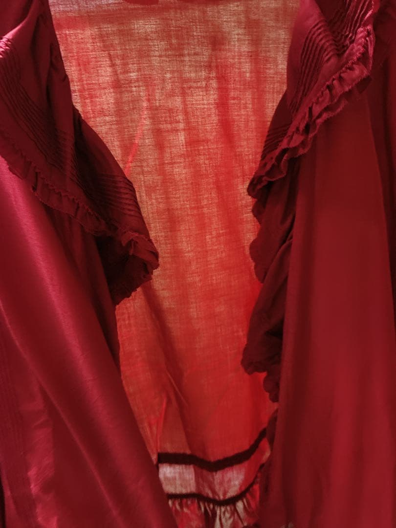 カネコイサオ　オーバーブラウス　レッド