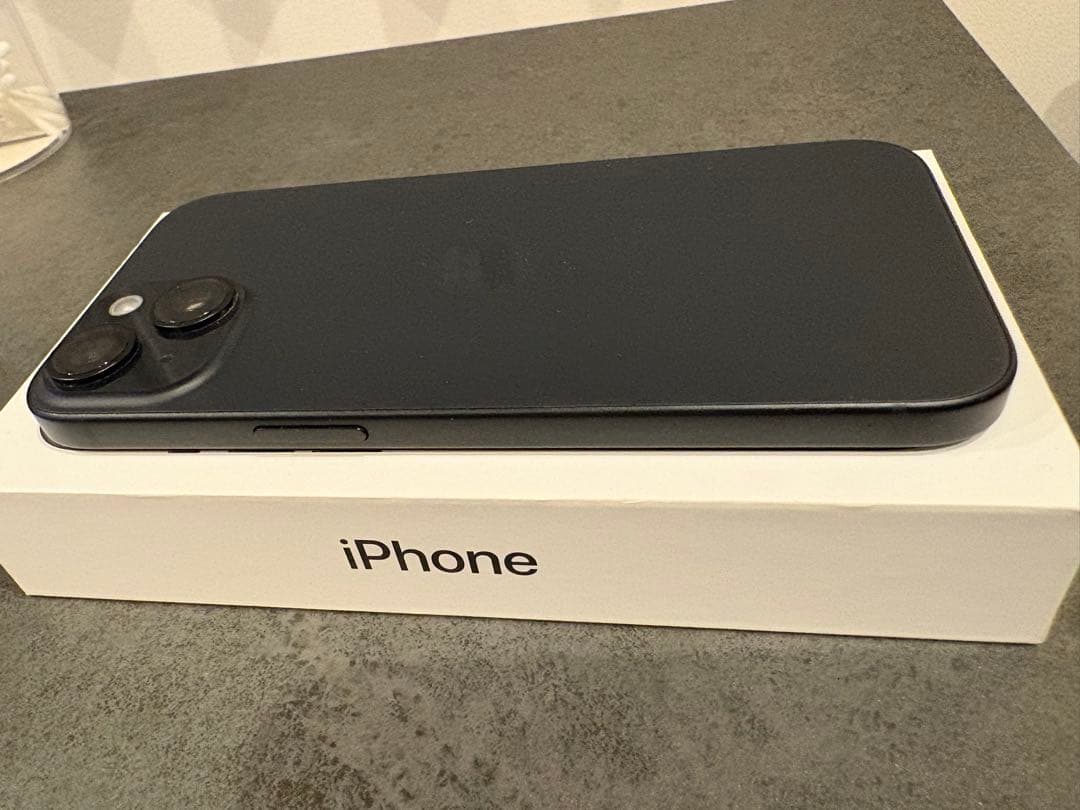 Apple iPhone 15 ブラック 本体　SIMフリー