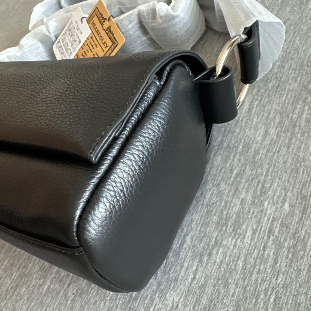 【新品未使用】ビアズリー レザーリングボディバッグ ブラック