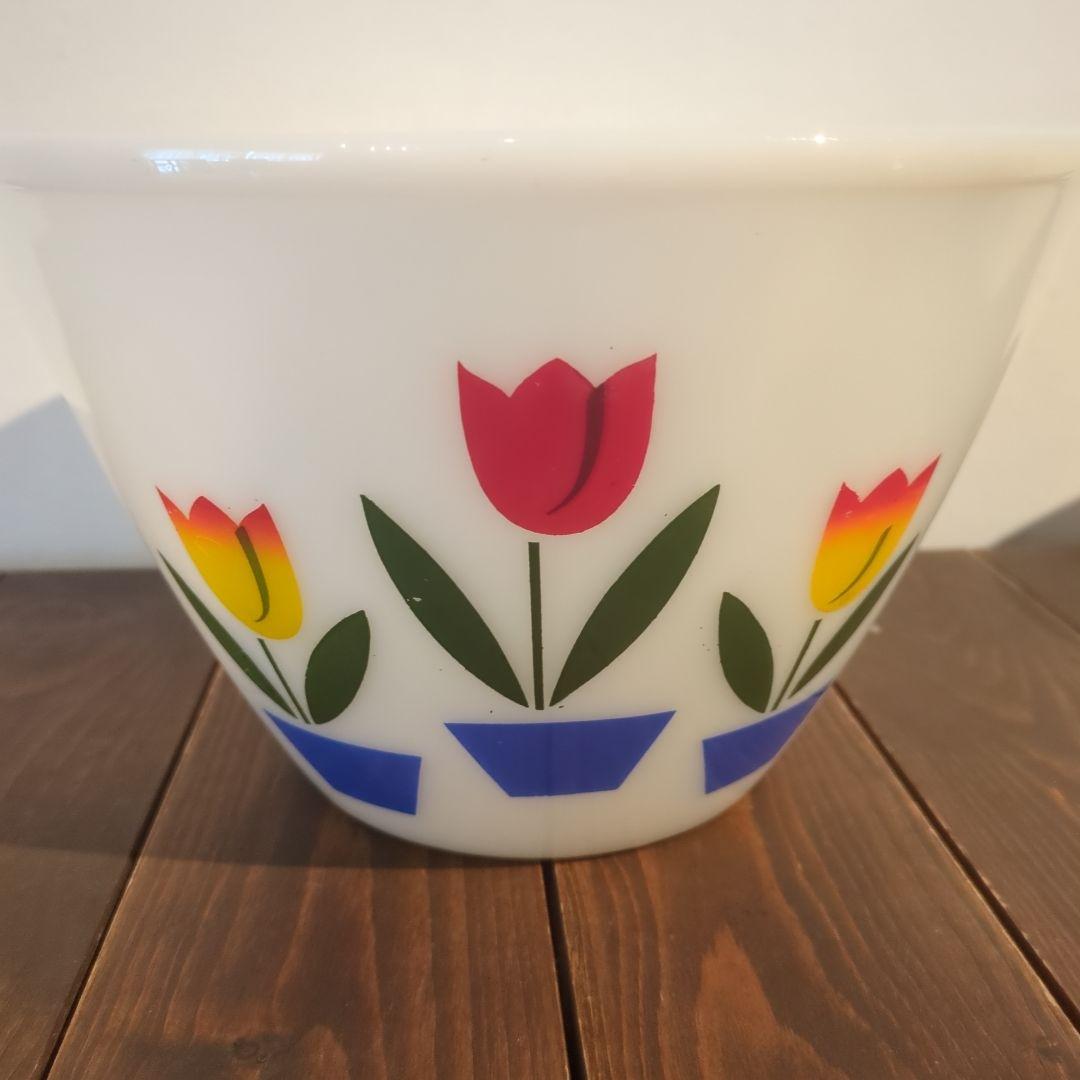 Fire-king チューリップ柄 ガラスボウル 白 (LL)