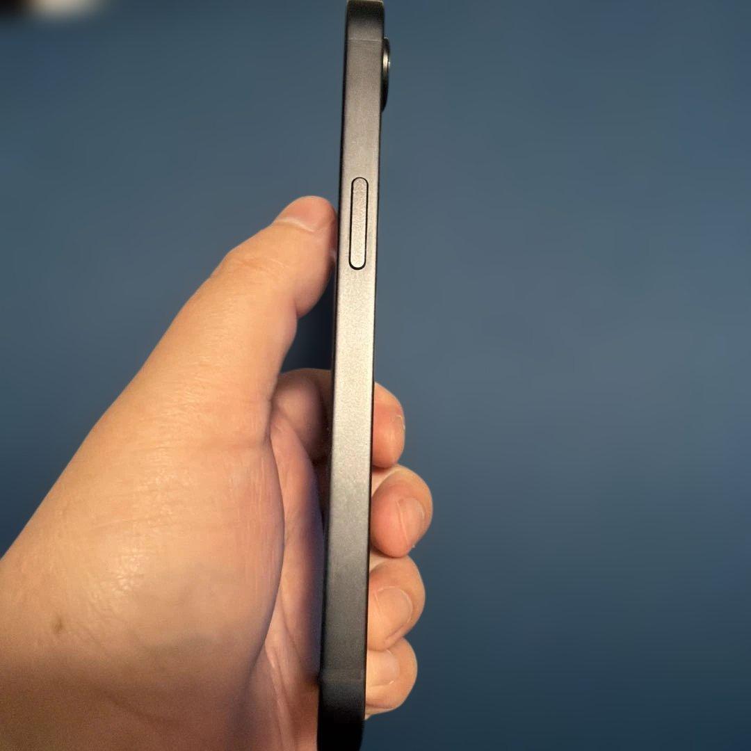 Apple iPhone16e ブラック 128GB