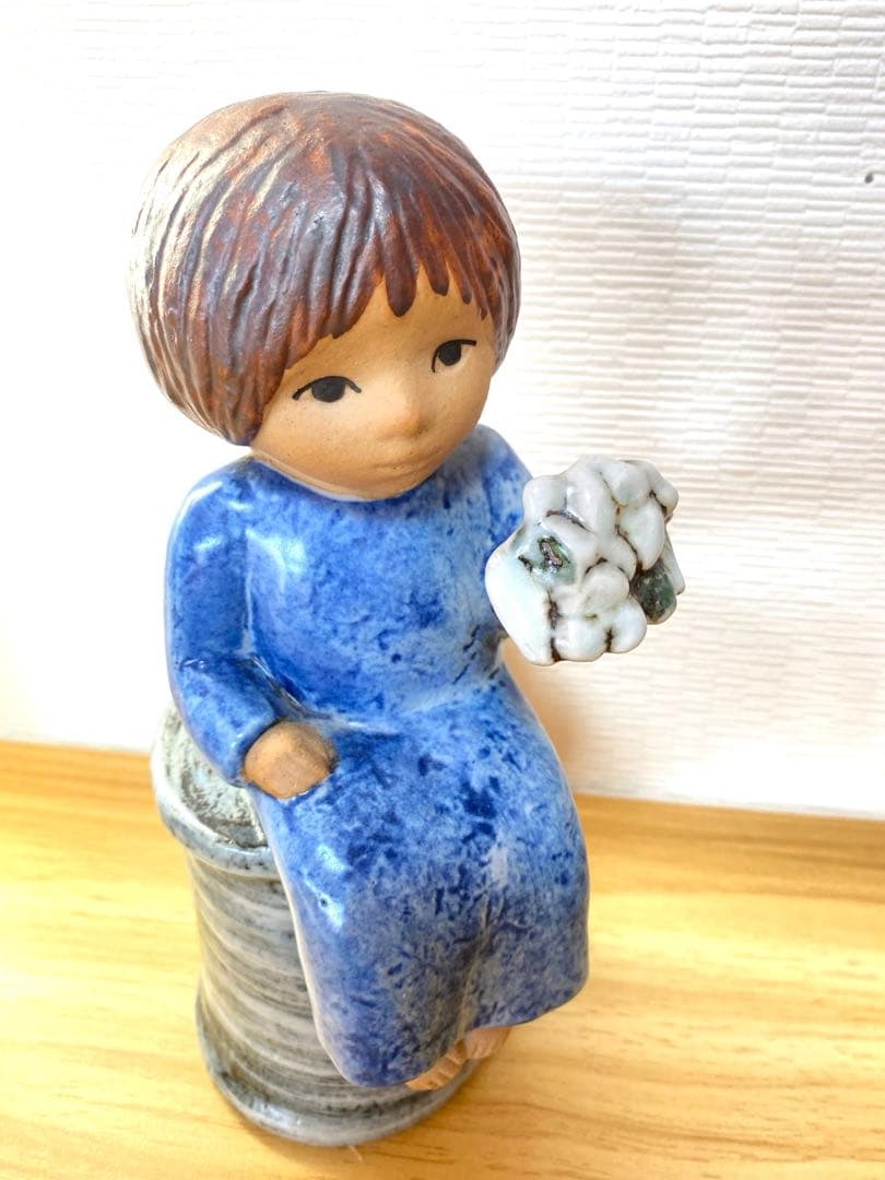 リサラーソン　花を持つ少女