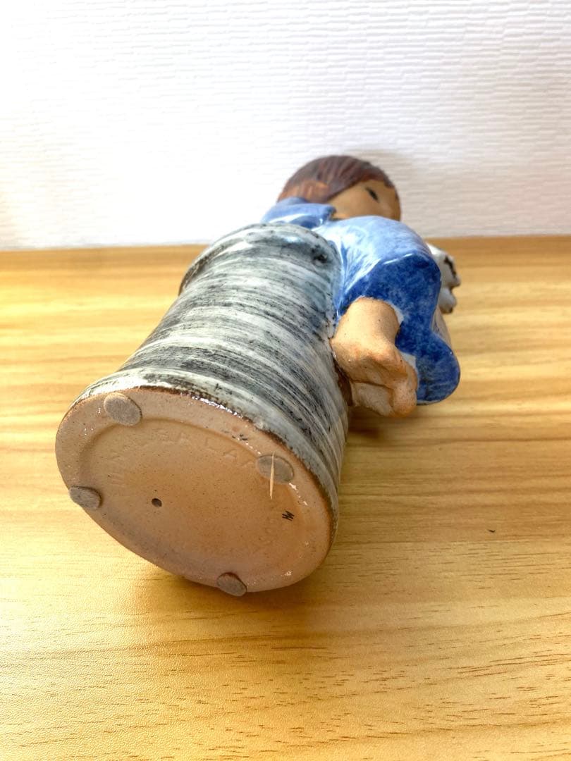 リサラーソン　花を持つ少女