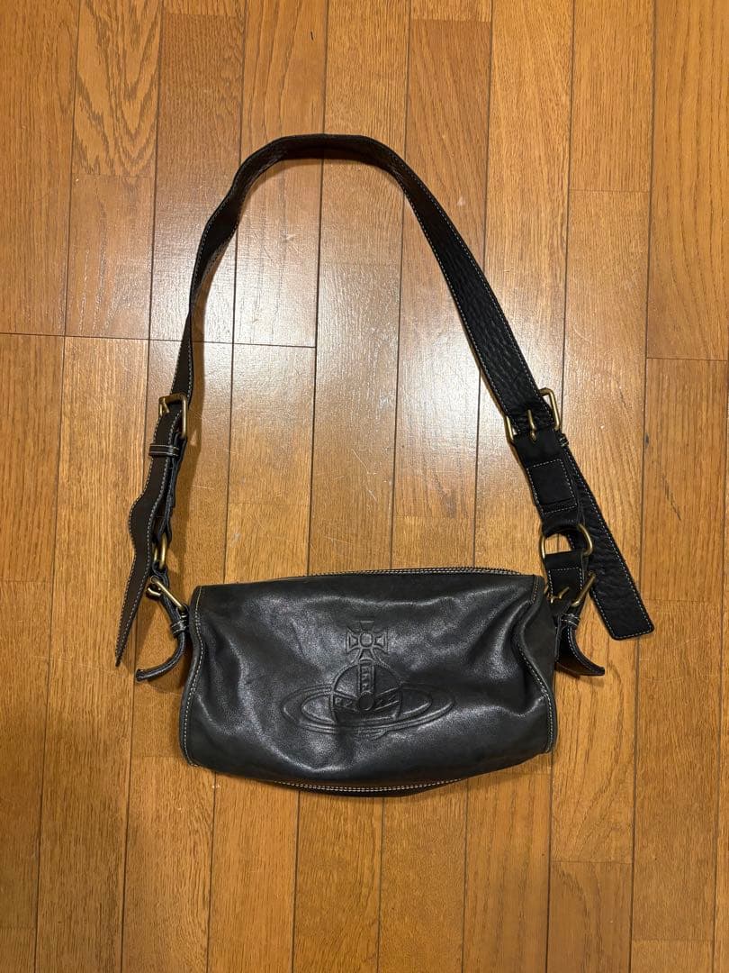 ヴィヴィアンウエストウッド ショルダーバッグ アコード筒型 オーブ型