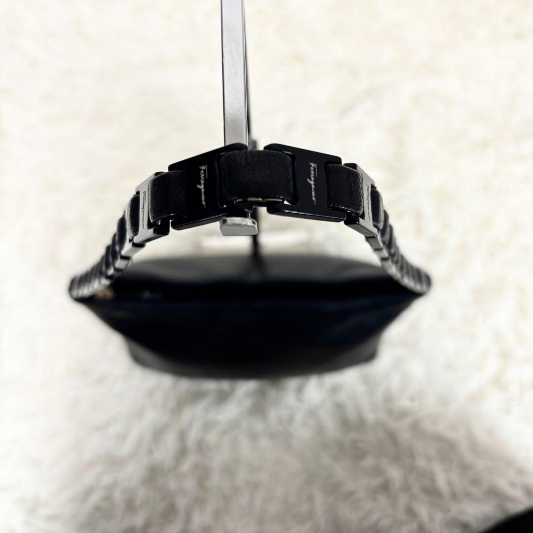 美品✨フェラガモ ショルダーバッグ ワンショルダー 肩かけ 手持ち イタリア製