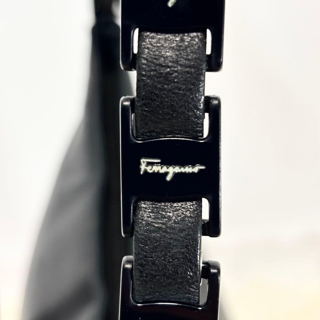 美品✨フェラガモ ショルダーバッグ ワンショルダー 肩かけ 手持ち イタリア製