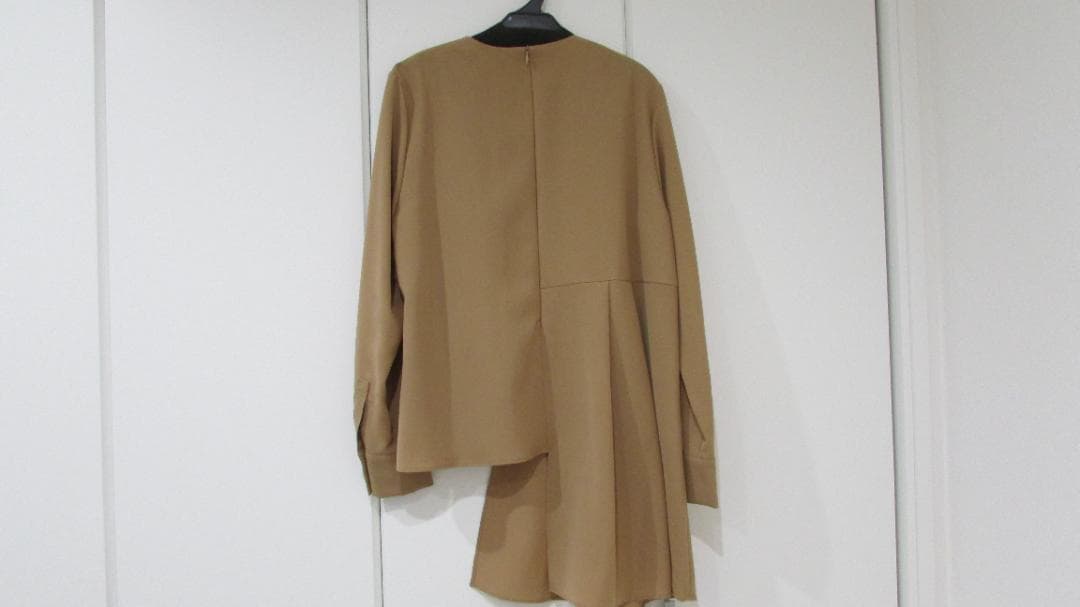 試着のみ　ADORE アドーア　アシンメトリー　ブラウス