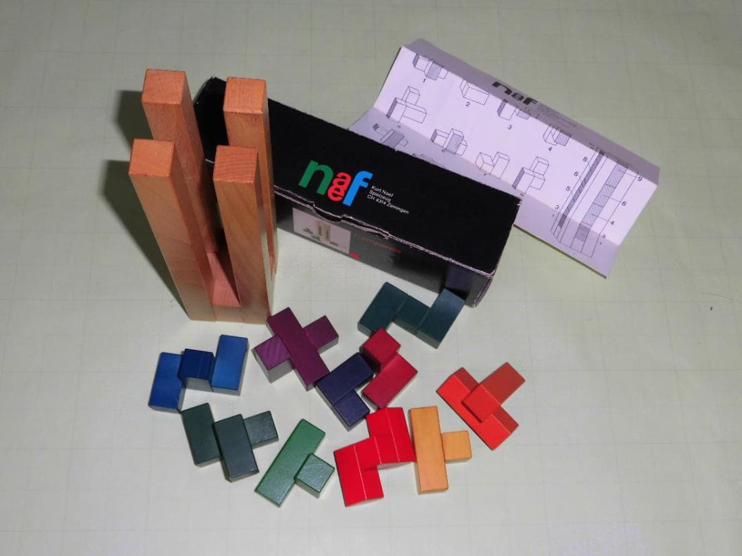 ネフ社　Naef canpanile カンパニーレ　詰め込みパズル