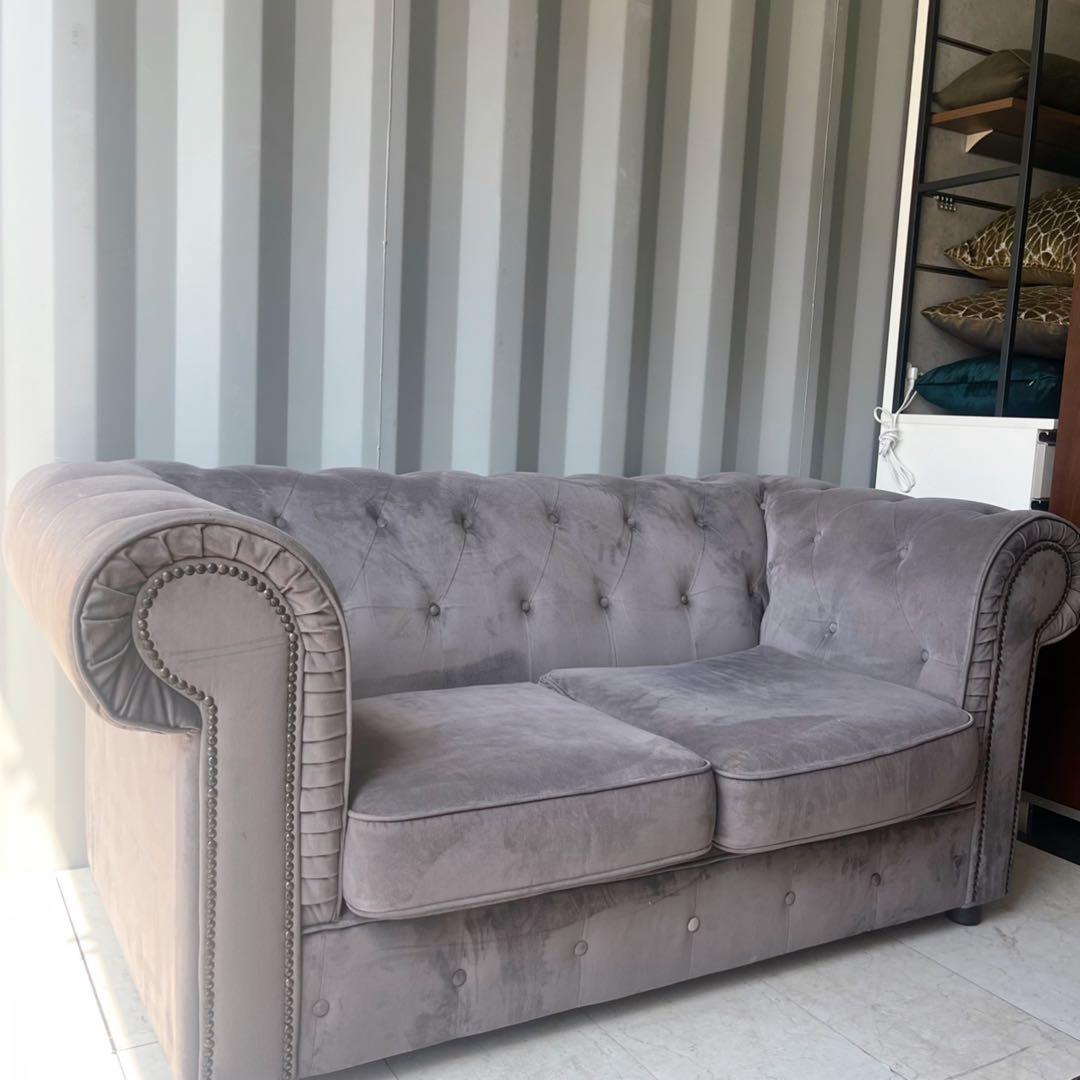 取付無料！グレーファブリック 英国モダン風チェスターフィールドソファ✨