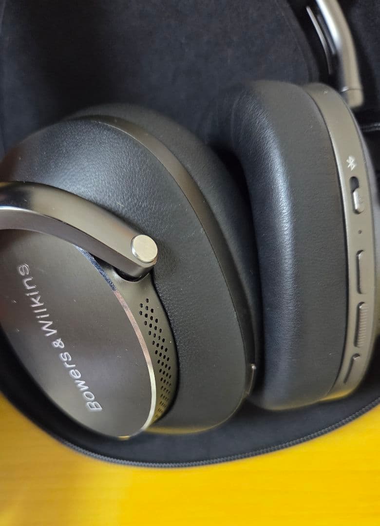 Bowers & Wilkins Px8 ワイヤレスヘッドフォン