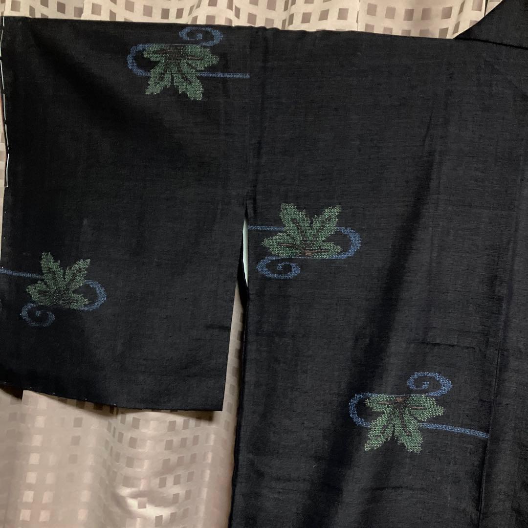 本場結城紬 重要無形文化財 地機 黒地 100亀甲 飛び柄 4色絣 未使用 美品