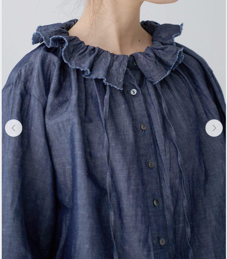 ネストローブ　コットンリネンダンガリーフリルシャツ