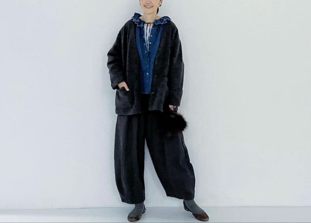 ネストローブ　コットンリネンダンガリーフリルシャツ