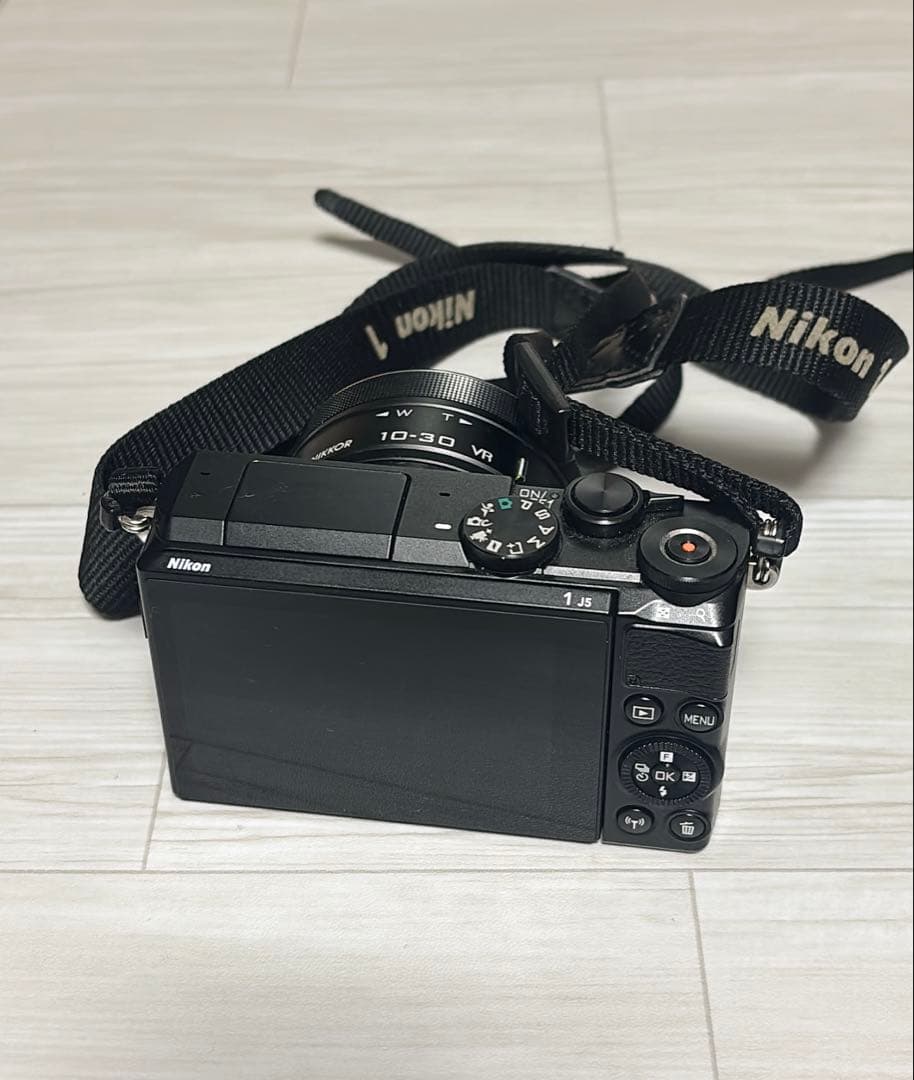 Nikon 1 J5 デジカメ【動作確認済み】