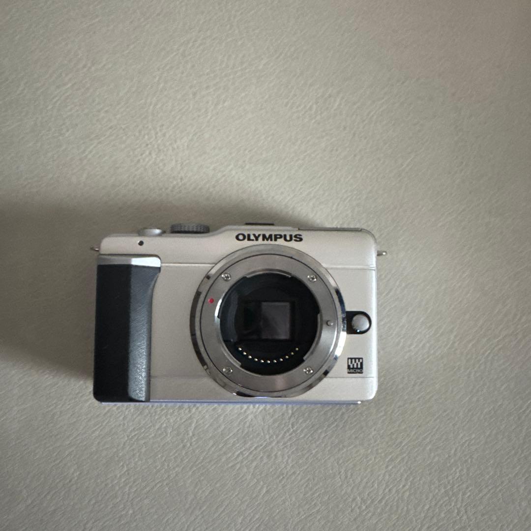 【匿名配送】ミラーレス一眼OLYMPUS E-PL1シルバー